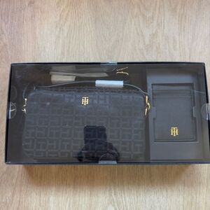 Tommy Hilfiger Black Monogram Crossbody Bag and Cardholdernew Gift Set